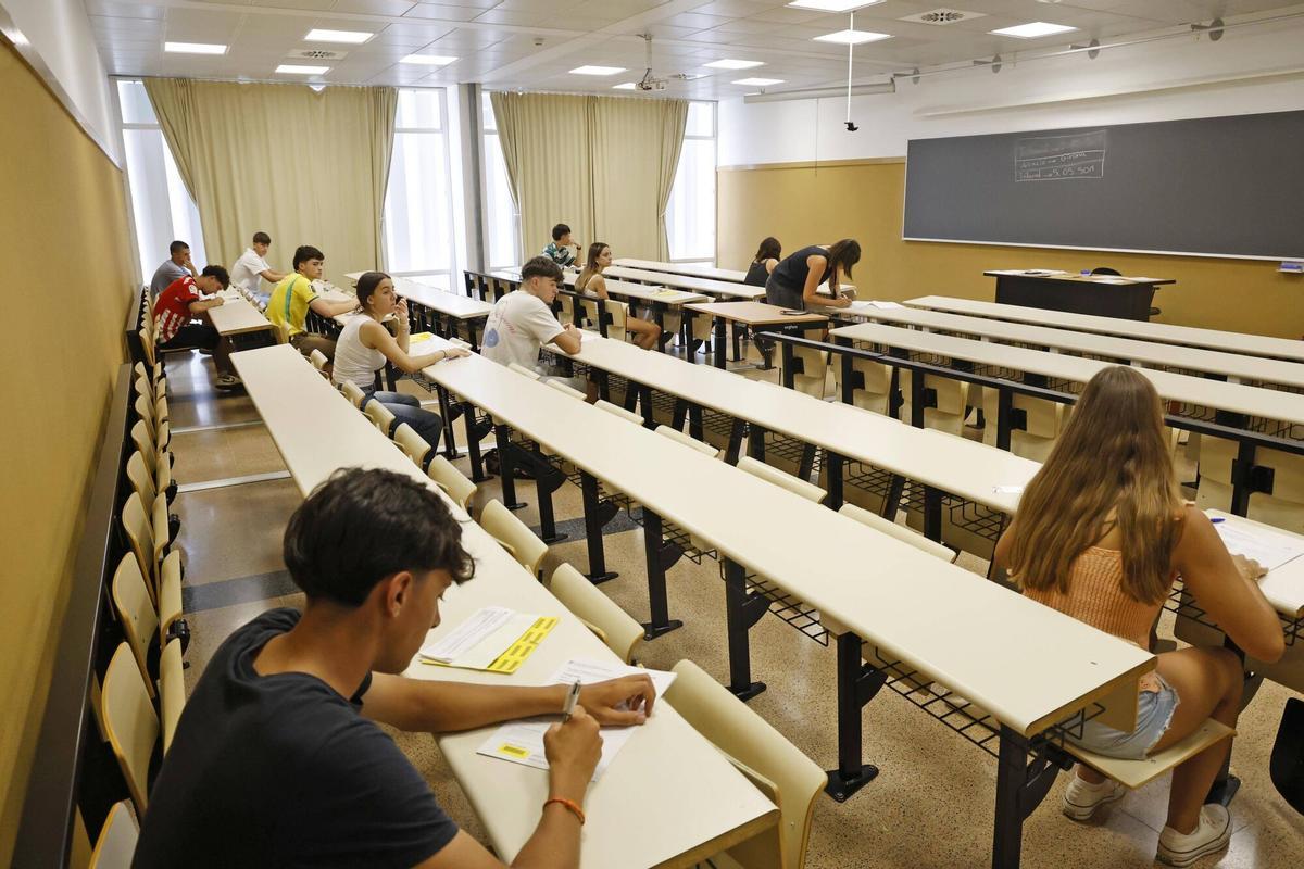 Girona. Facultat Economia UdG. Selectivitat 2026 setembre. Proves PAU.