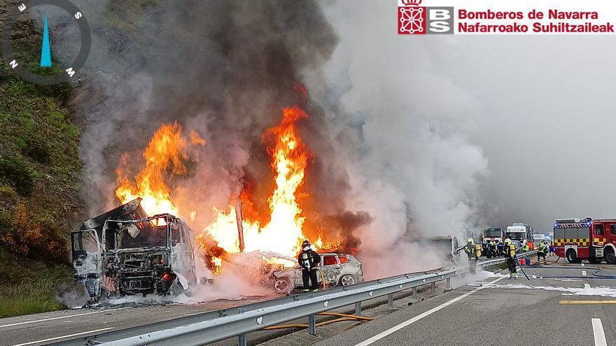 Brutal accidente en Navarra que obligó a cortar la autovía por completo