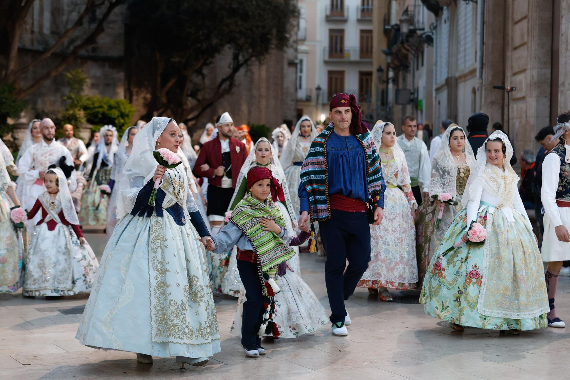 Búscate en el primer día de la Ofrenda en la calle San Vicente entre las 18:00 y las 19:00