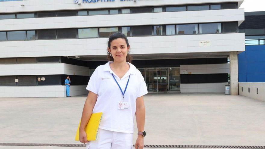 Paula Martínez, doctora en la Unidad de Hospitalización a Domicilio: «En una casa siempre hay una lámpara o un clavo para colocar un gotero»