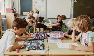 Educación autoriza a los profesores a requisar el móvil apagado a los alumnos