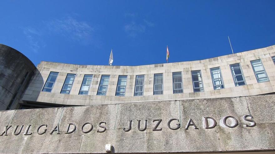 Los albaneses acusados de robar en viviendas de Brión y Teo podrán quedar en libertad