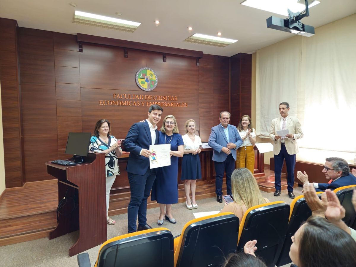 Los estudiantes recibieron el aplauso de los asistentes.
