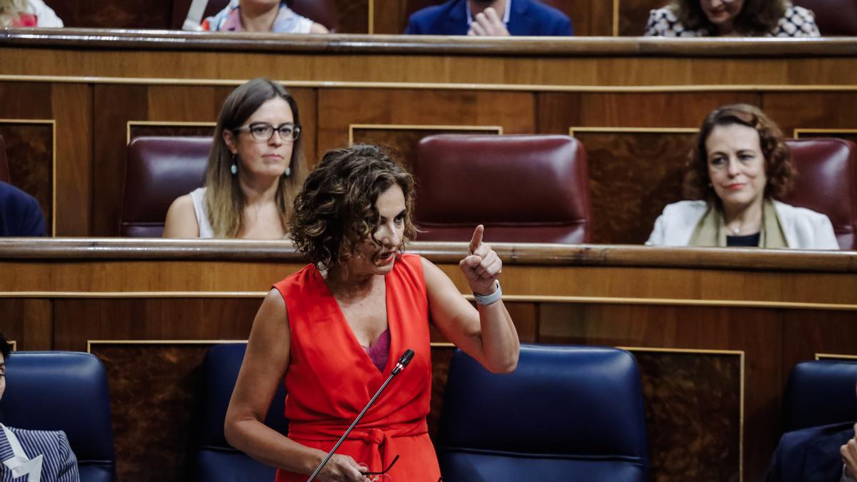 María Jesús Montero, en una sesión plenaria en el Congreso de los Diputados.