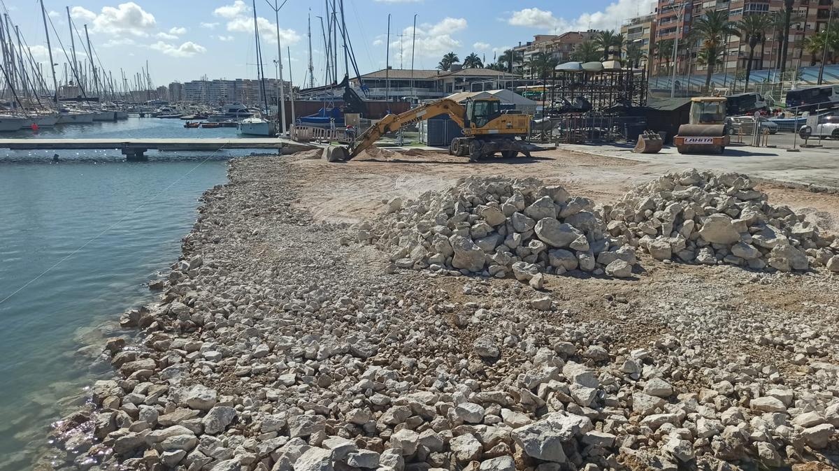 Un muelle protegido sin agua Un muelle protegido sin agua