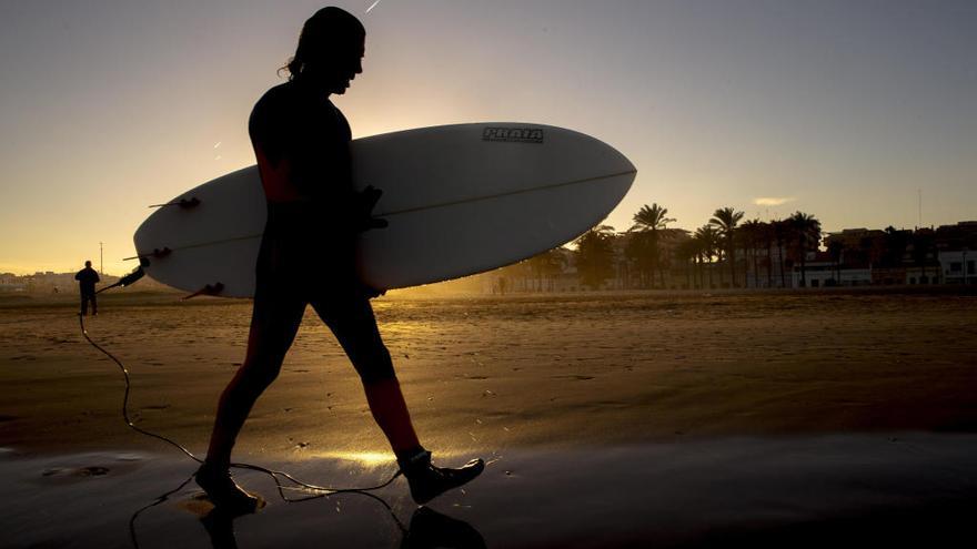 Devesa-Albufera autoriza un canal de surf en El Saler con restricciones