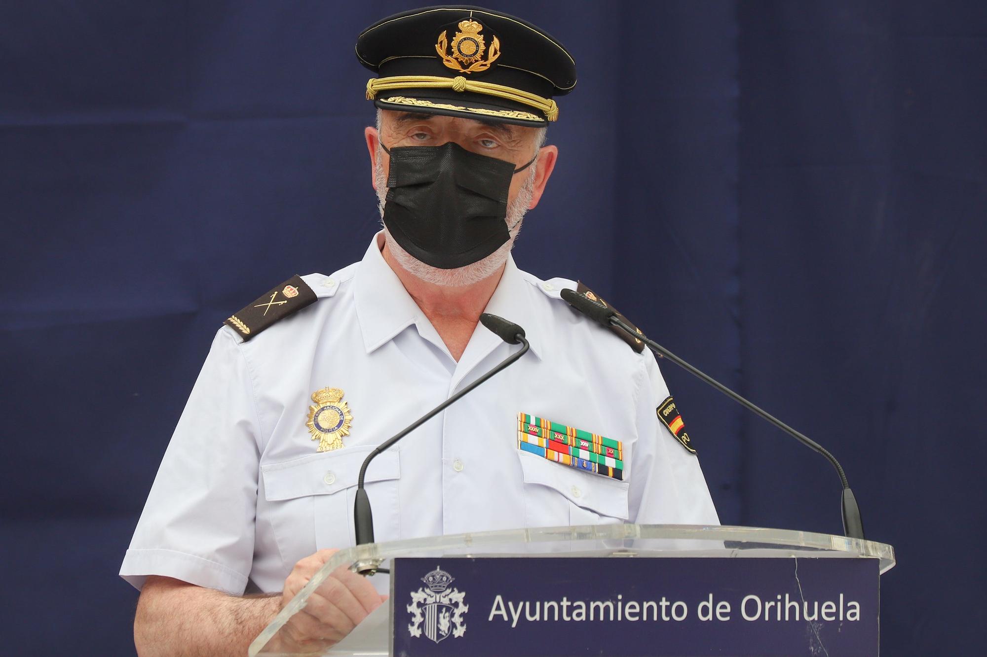 Ceremonia de entrega del bastón de mando  al inspector jefe de la Comisaría de la  Policía Nacional de Orihuela