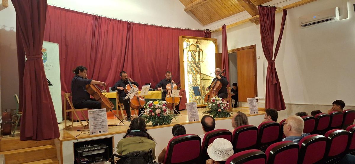 Actuación del cuarteto de violonchelos FAeDO