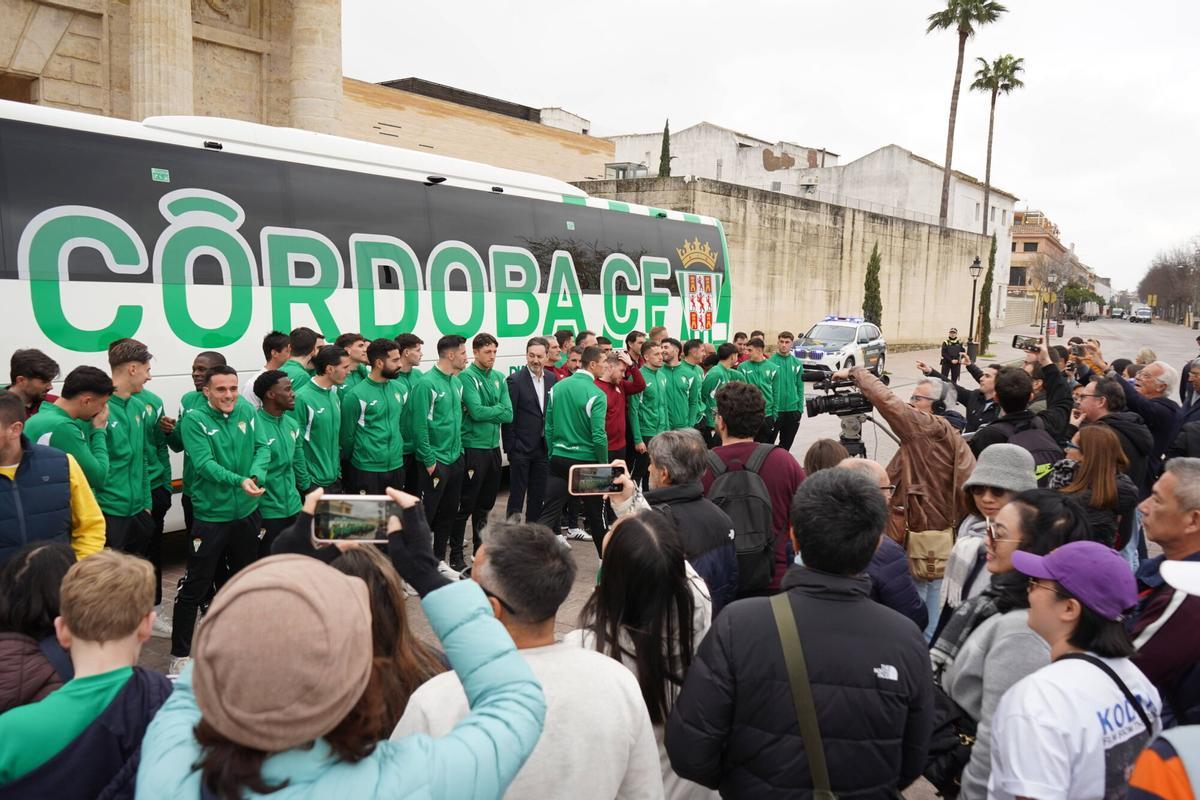 Presentación del nuevo autobús del Córdoba club de fútbol