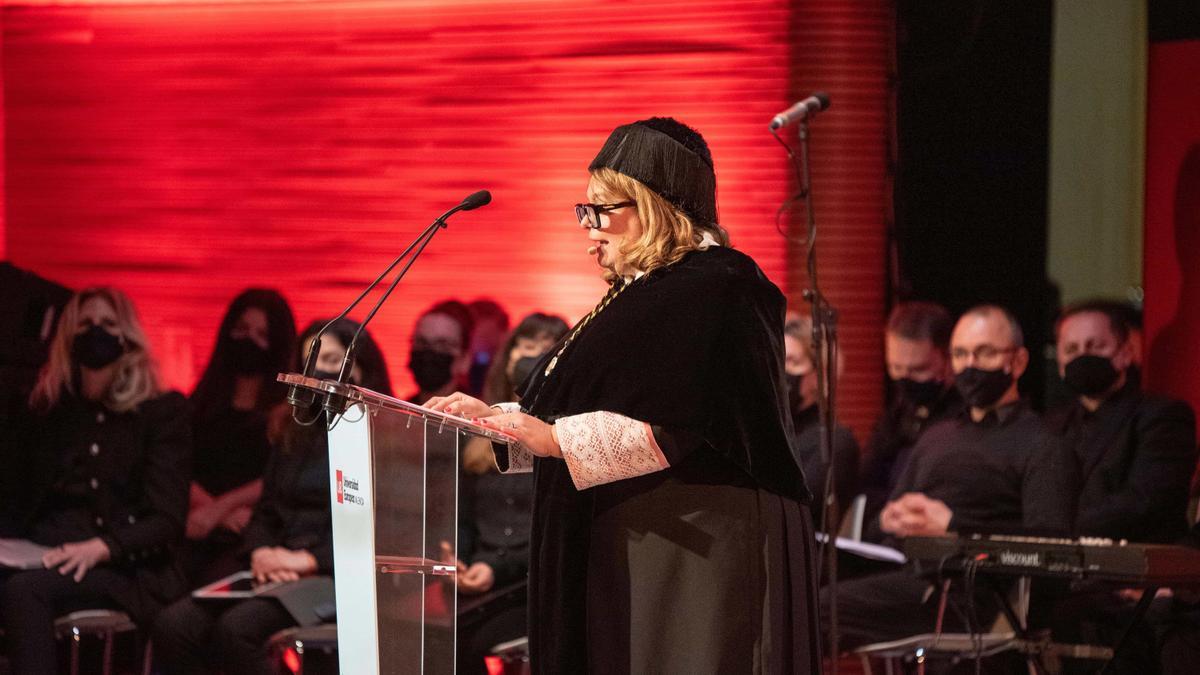 La Rectora de la Universidad Europea de Valencia, Rosa Sanchidrián, durante su discurso.