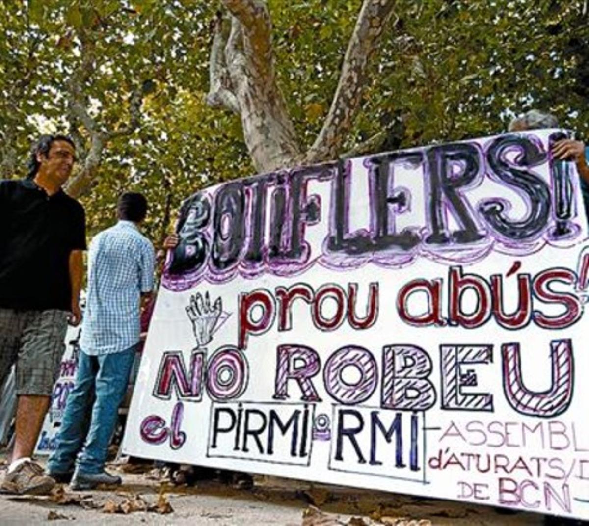 Protesta ante el Parlament en defensa de la renta mínima, en agosto.