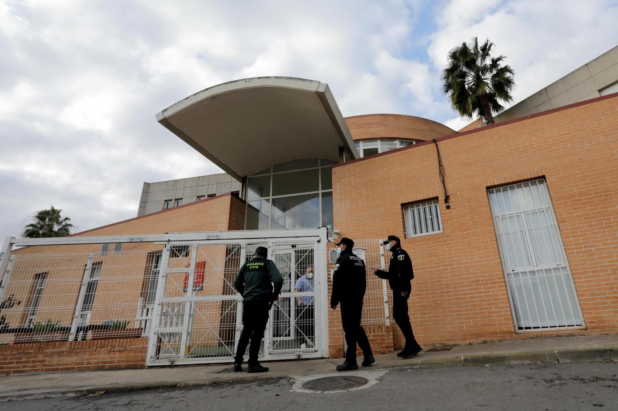 Las huella del incendio de la residencia de Moncada a la luz del día