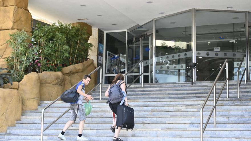 Gobierno y patronal esperan rozar el 90% de ocupación en la costa durante el puente