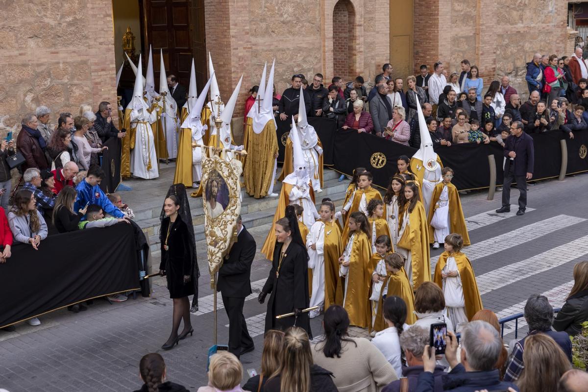 Las quince cofradías de la Semana Santa de Torrevieja recorrieron las calles en Viernes Santo Las quince cofradías de la Semana Santa de Torrevieja recorrieron las calles en Viernes Santo