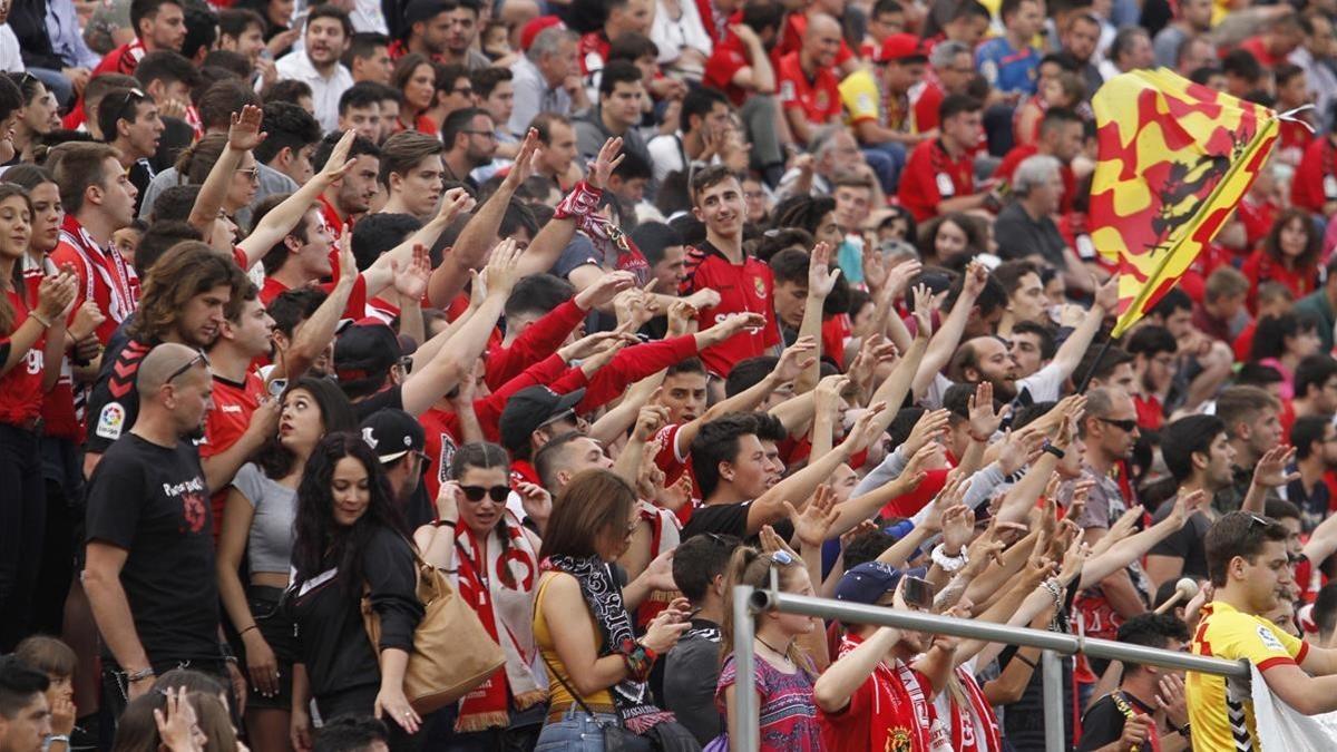 La afición del Nàstic, feliz por la victoria ante el Osasuna.