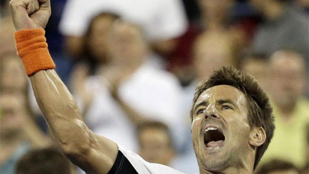 Tommy Robredo celebra su pase a octavos