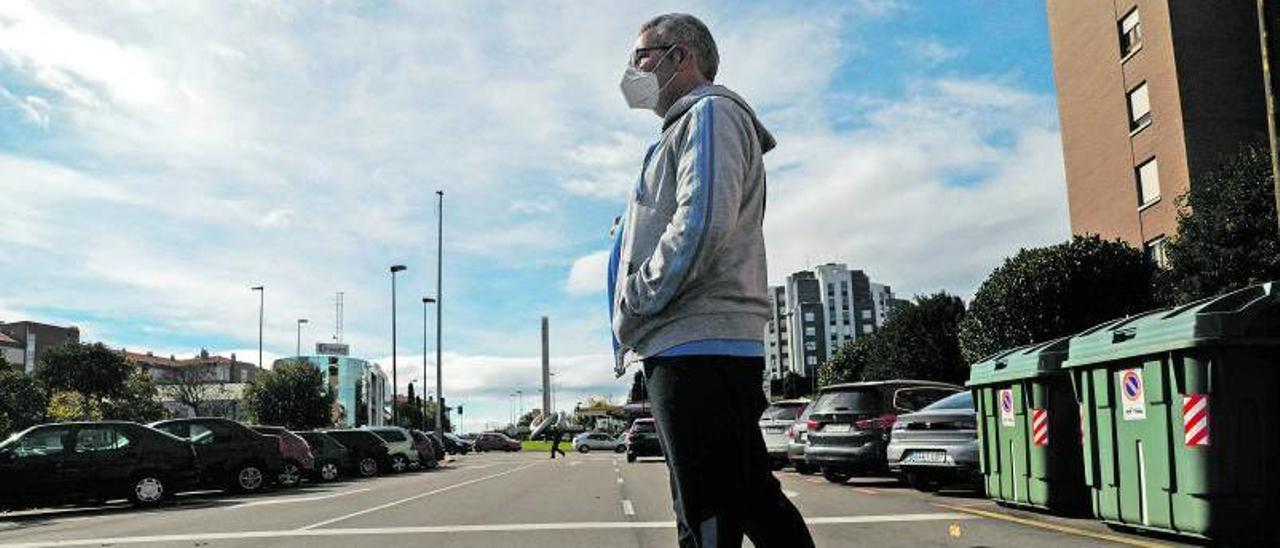 Ignacio Valdés en la avenida San Agustín de Avilés.