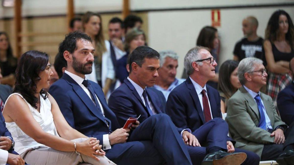 La presidenta del Consejo Superior de Deportes, María José Rienda y el ministro de Cultura y Deporte en funciones, José Guirao, junto a Jorge Garbajosa y Pedro Sánchez