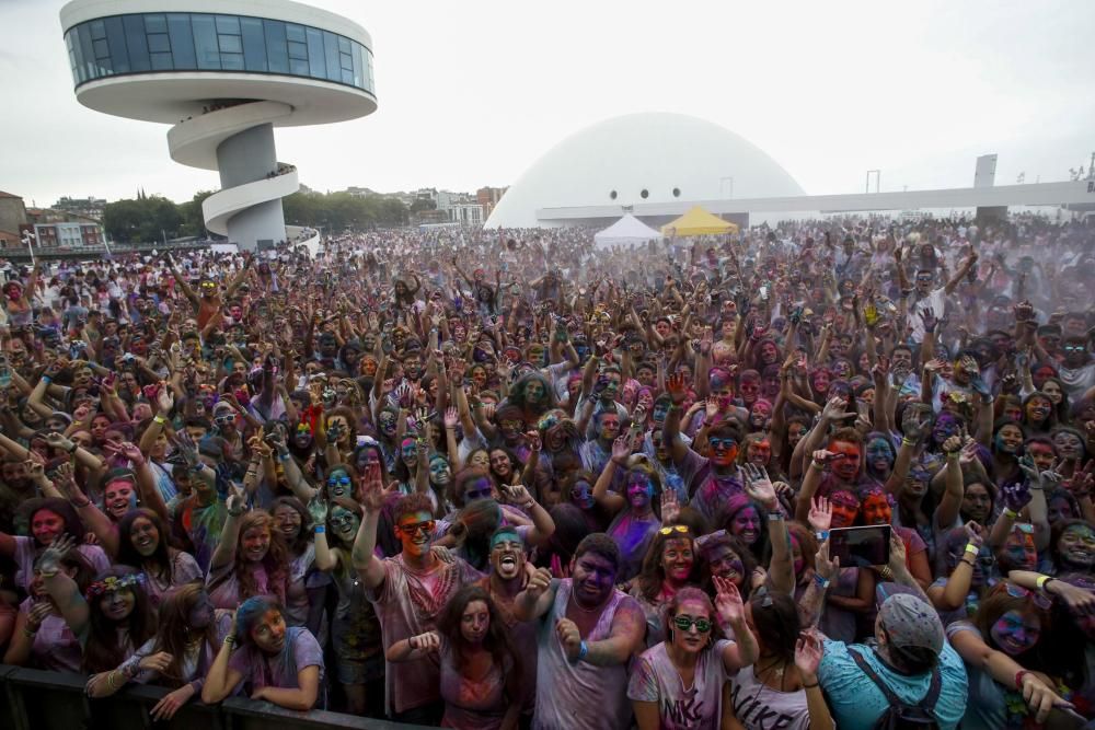 Holi Party en el Niemeyer