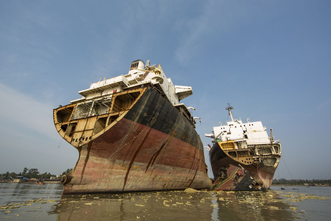 Otro enclave dark: el cementerio de barcos de Chittagong, en Bangladés.