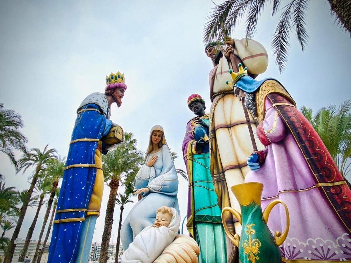 El Belén Gigante con los tres Reyes Magos, en la Explanada de Alicante.