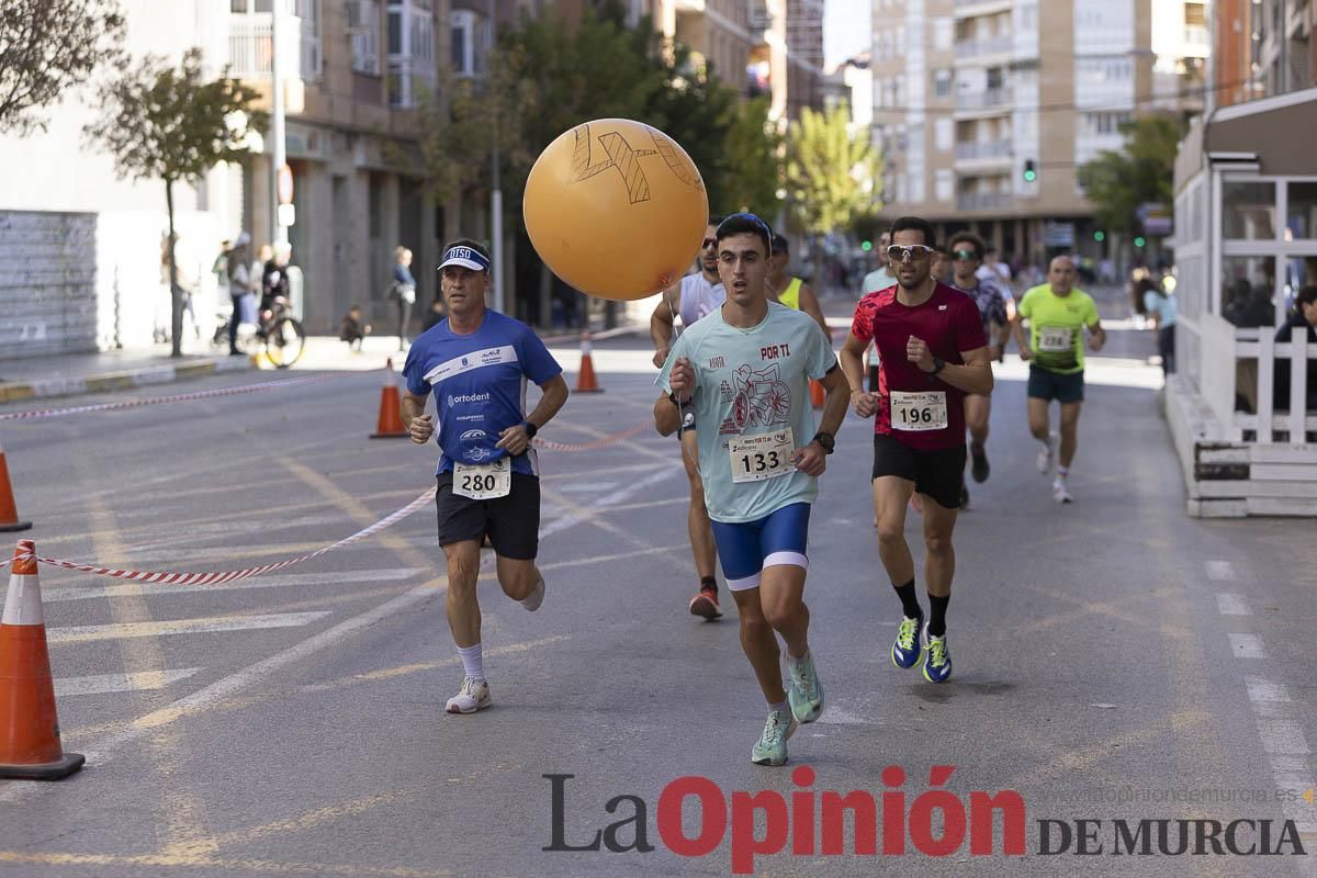 Carrera '10K Assota por ti' en Caravaca (salida y giro primera vuelta)