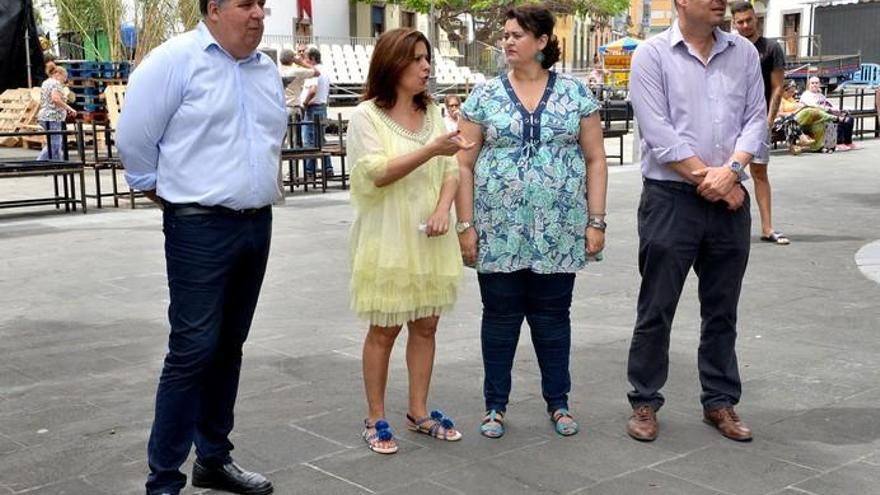 Inauguración de una muestra de artesanía en la plaza de San Juan de Telde