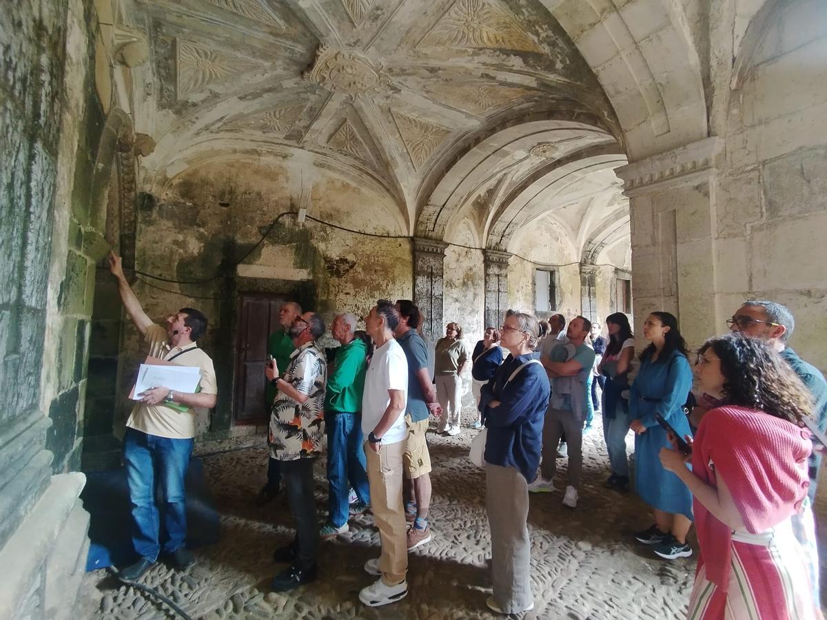 Así fue la visita guiada al monasterio de Cornellana, en Salas