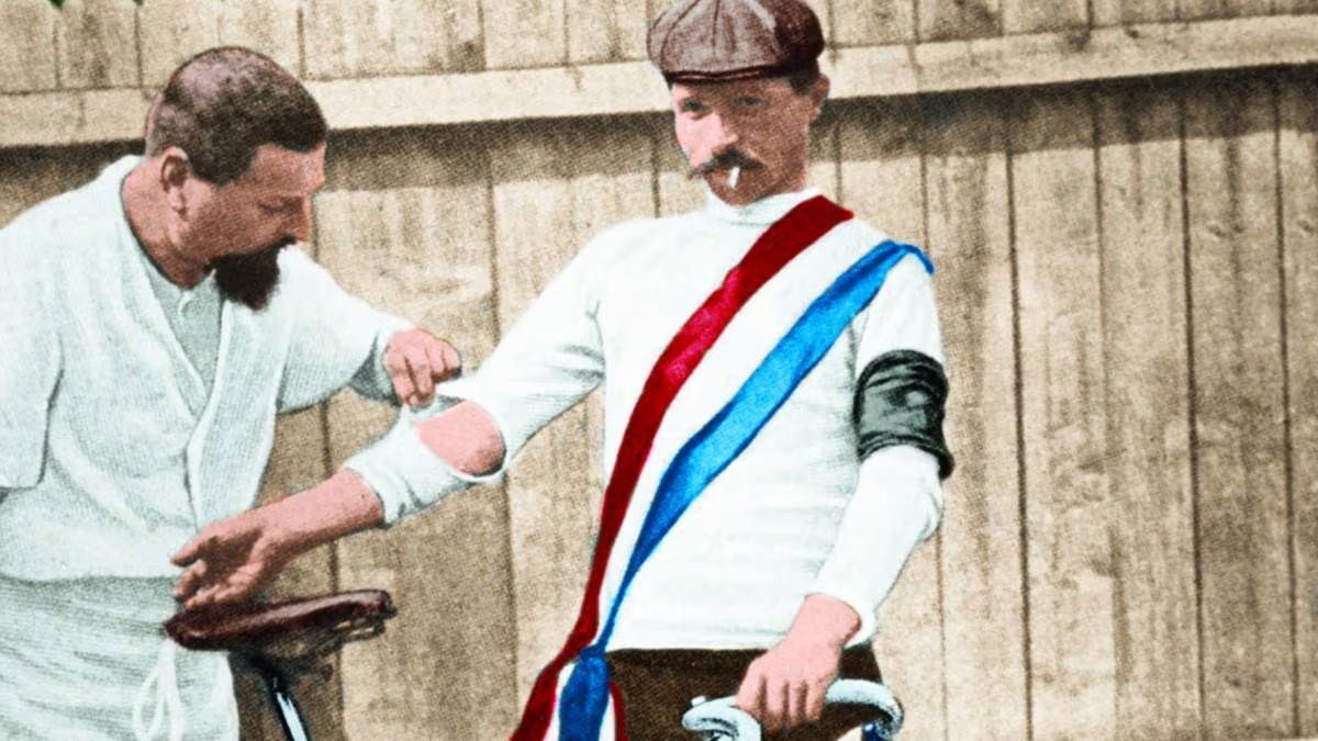 Garin, en foto coloreada, ganó el Tour de 1904 pero fue descalificado meses después