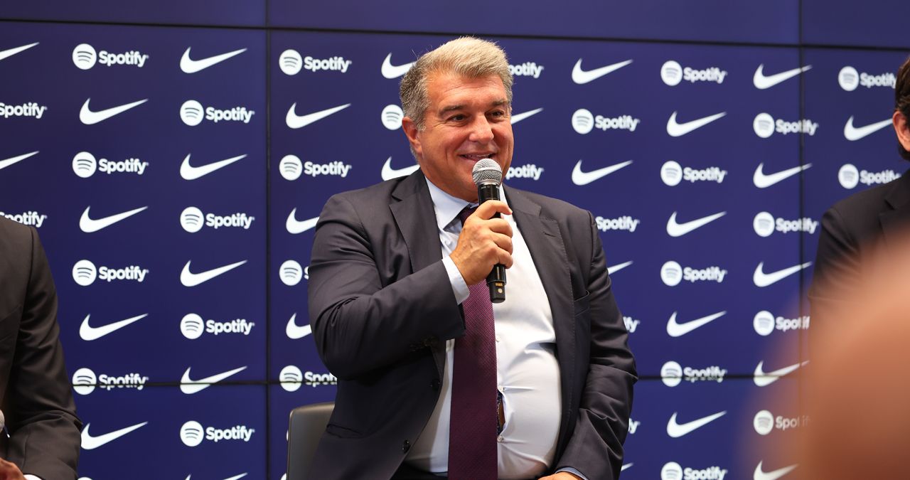 Laporta anunció el acuerdo con 'Socios.com' en la presentación de Koundé