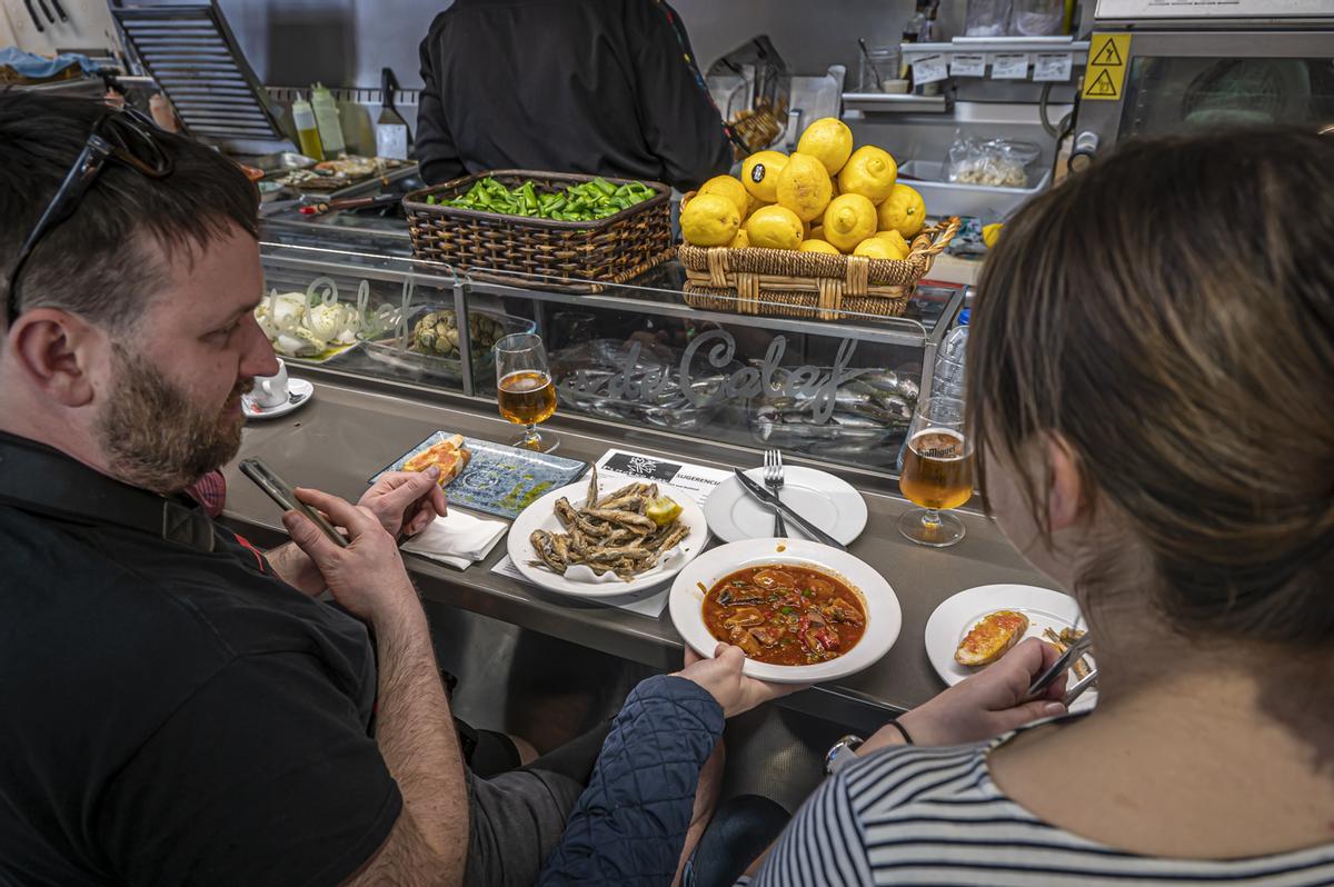 La jueza ordena al nuevo operador del bar Pinotxo de la Boqueria dejar de usar ese nombre comercial