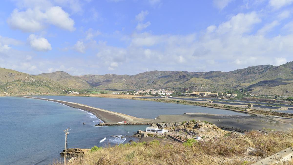 La bahía de Portmán, con las obras paradas.