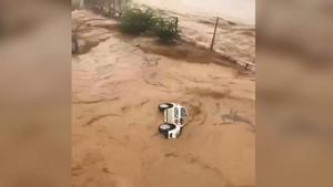 Captura de video que muestra el río Magro desbordado en Utiel