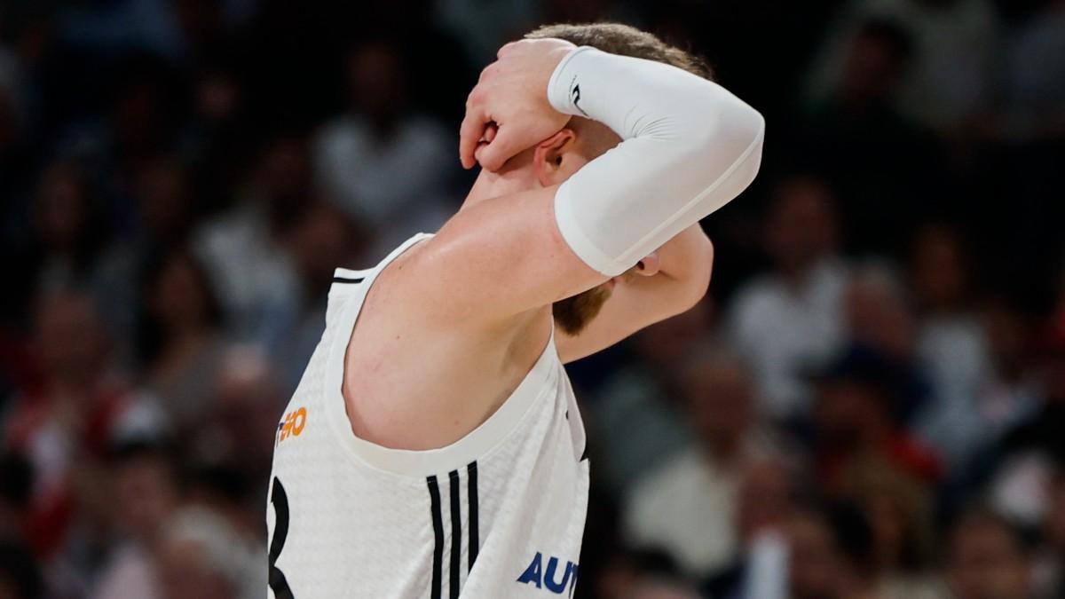 El alero bosnio del Real Madrid, Dzanan Musa, durante el encuentro correspondiente al playoff de la Euroliga entre Real Madrid y Olympiacos