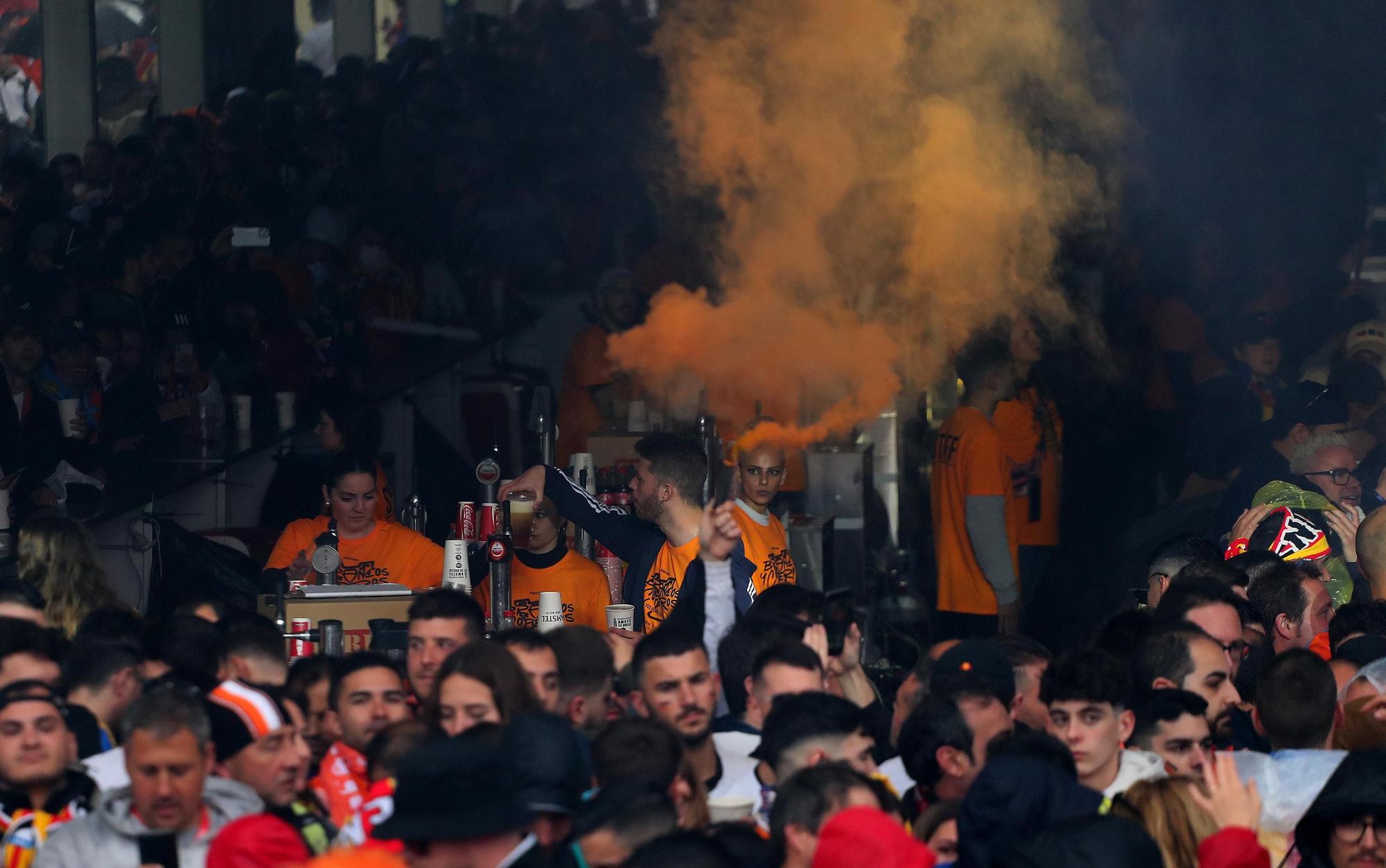 La Fan Zone de Sevilla: una previa pasada por agua