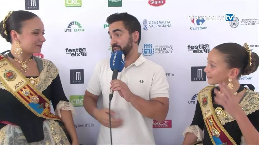 Laura Rodrigo y Aroa Durá, reinas de las Fiestas de Elche, visitan el Raco de InformacionTV
