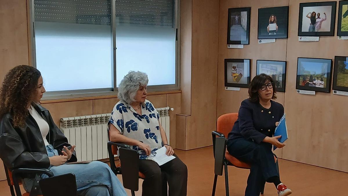 Un moment de la presentaració de l’exposició “Les dones no es donen” i el col·loqui sobre els matrimonis forçats a Girona.