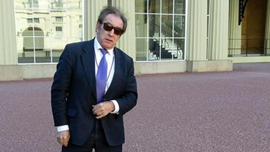 El chófer  José Lorenzo, en  Buckingham Palace. // FdV