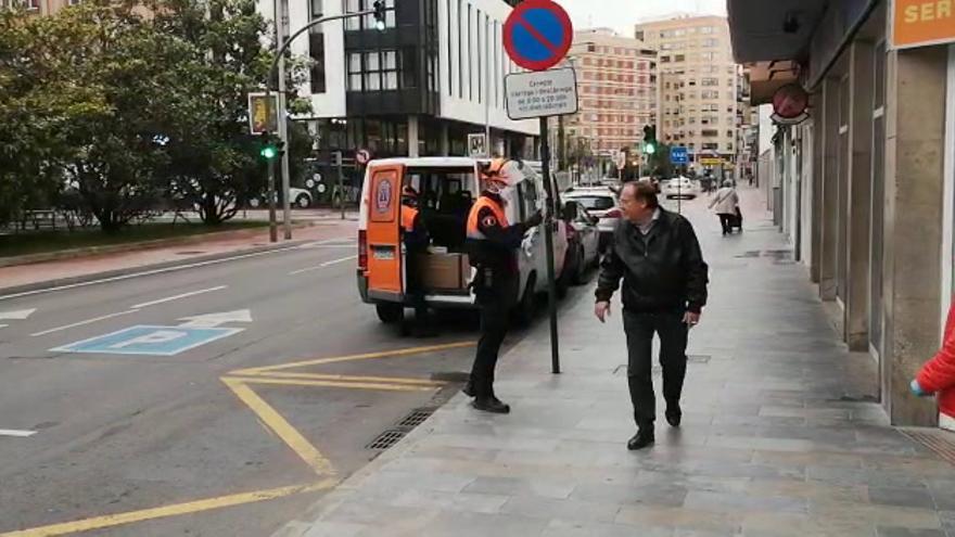 Reparto de mascarillas transporte público en Castelló