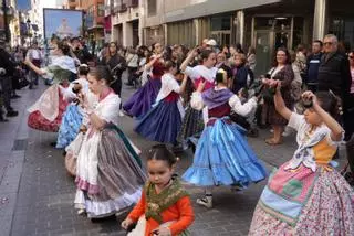 Las mejores imágenes del homenaje de los niños de Castelló a la Lledonera con el Pregonet