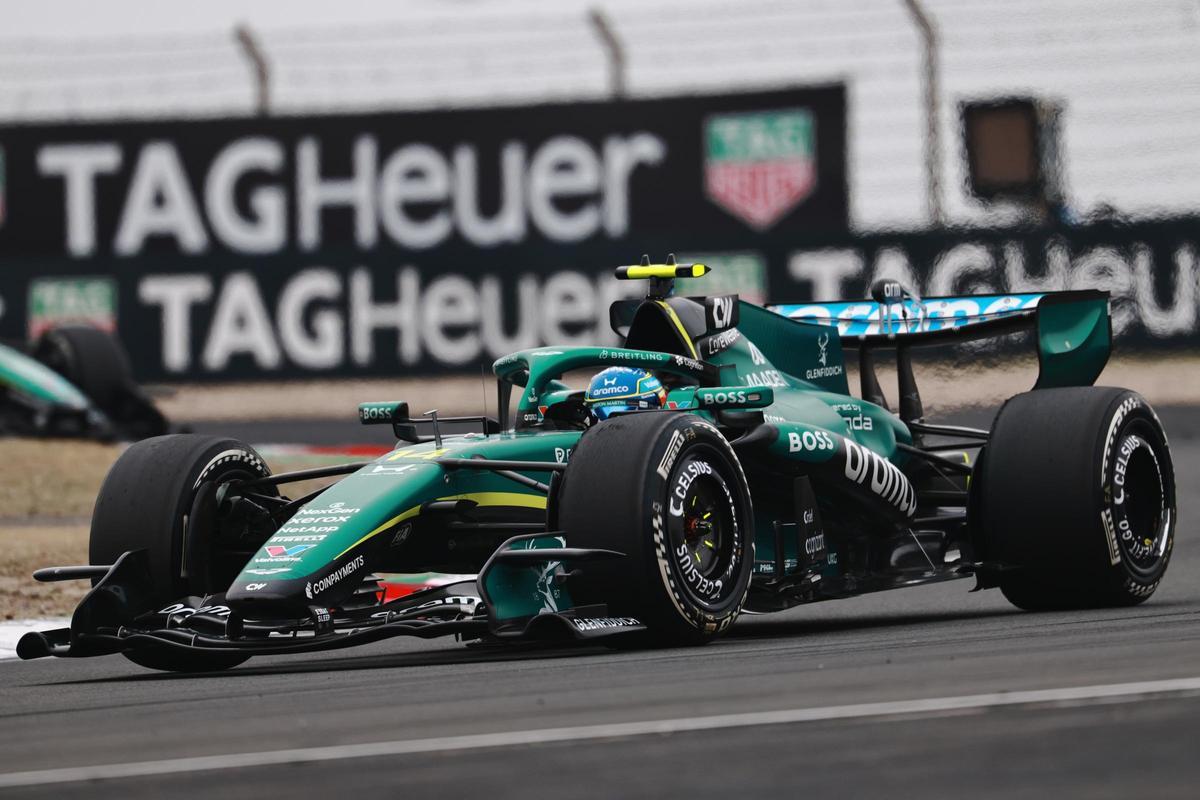 El Aston Martin de Fernando Alonso, durante el GP de China de Fórmula 1.