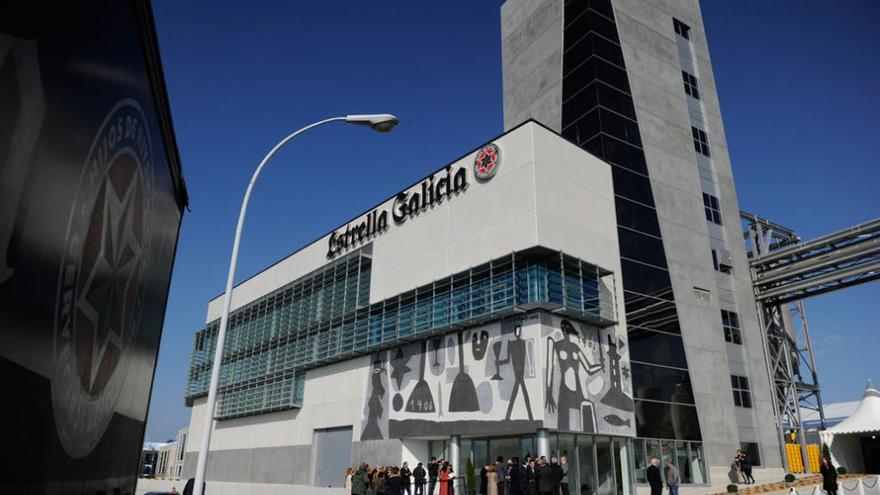 Inauguración de nuevas instalaciones en la planta de Estrella Galicia en A Grela en marzo de 2013. / Juan Varela