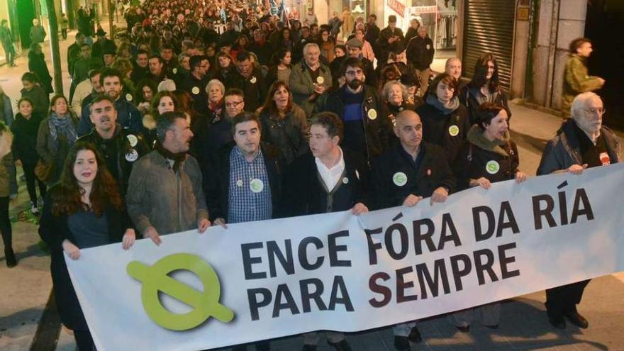 Lores encabeza la marcha contra Ence del pasadlo 29 de enero, en respuesta a la prórroga. // R. Vázquez