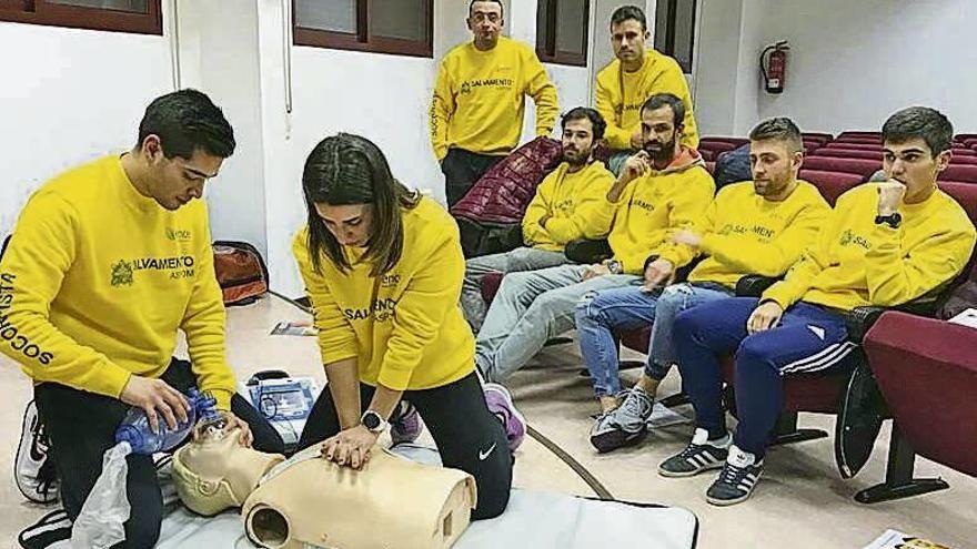 Participantes en el curso que se desarrolló en Marín. // S.A.