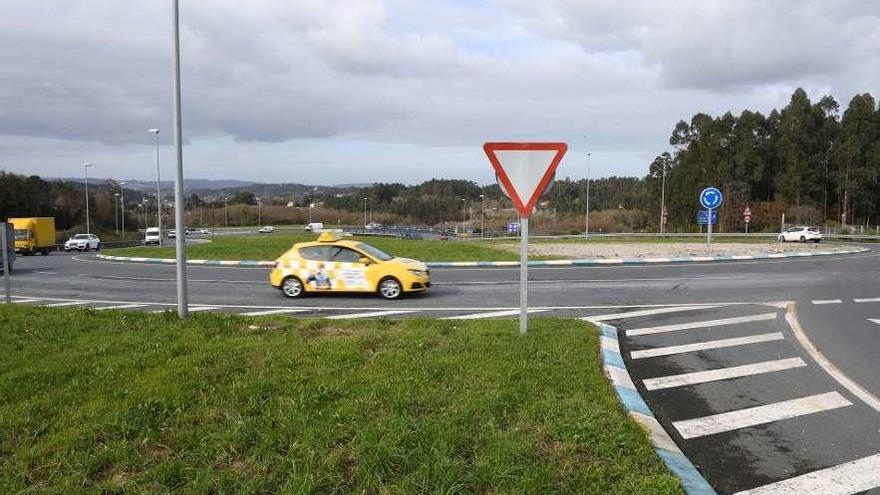 Rotonda en la Nacional-VI donde ahora termina la ártabra y de donde partirá hacia Cambre y la AP-9.