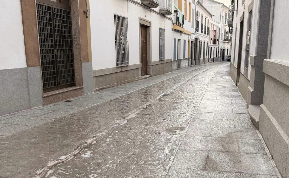 Una de las calles de plataforma única que hay en Pozoblanco.