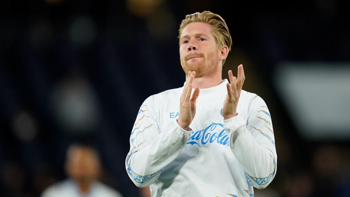 Recibimiento espectacular a De Bruyne en su regreso a Manchester