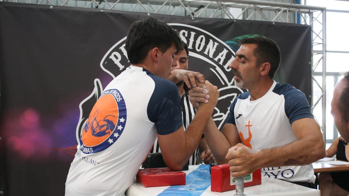 "Mandi" García, a la derecha, en un campeonato.