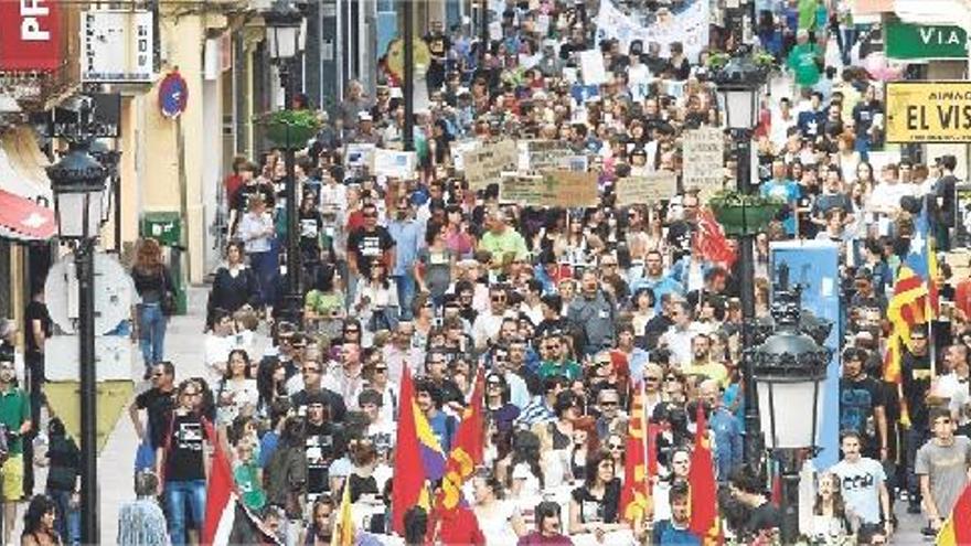 Foto de una de las manifestaciones contra los recortes de la Generalitat en la educación pública en Castelló.