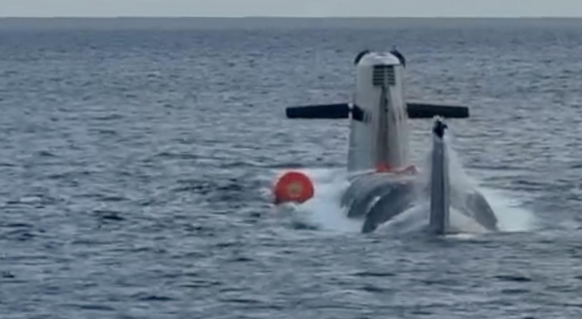 Pruebas de inmersión estática del S-81 Isaac Peral, el nuevo submarino con el que la Armada espera contar el próximo otoño. 